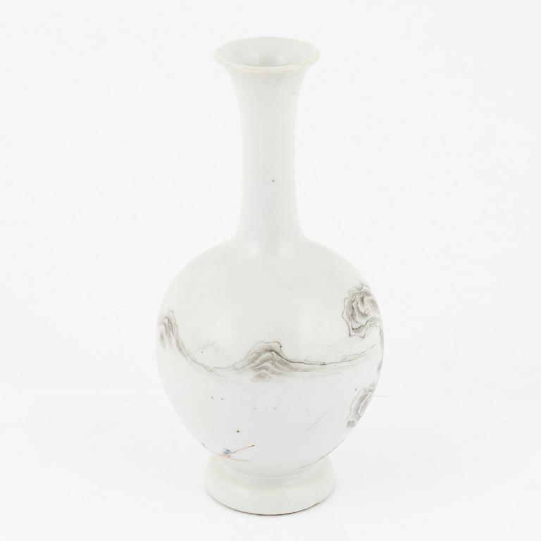 A group of Chinese porcelain objects, late Qing dynasty/20th Century. (9 pieces).