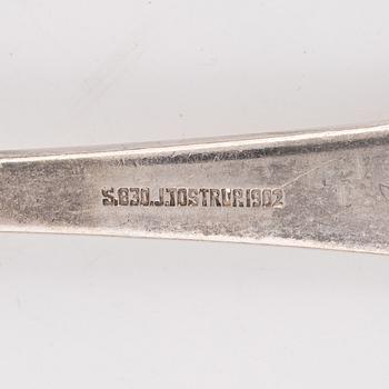 Bestick, 4+4 gafflar, silver samt 6 knivar , alpacka medföljer, J.M. Johansen och J.Tostrup, Norge, 1900-tal.
