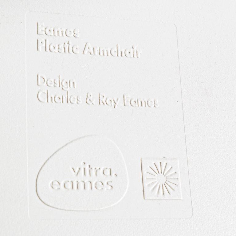 Charles and Ray Eames, karmstolar, ett par "Eames plastic chair - DAW" för Vitra, samtida.