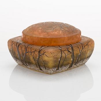 An early 20th-century French glass bonbonnière by Daum Nancy.