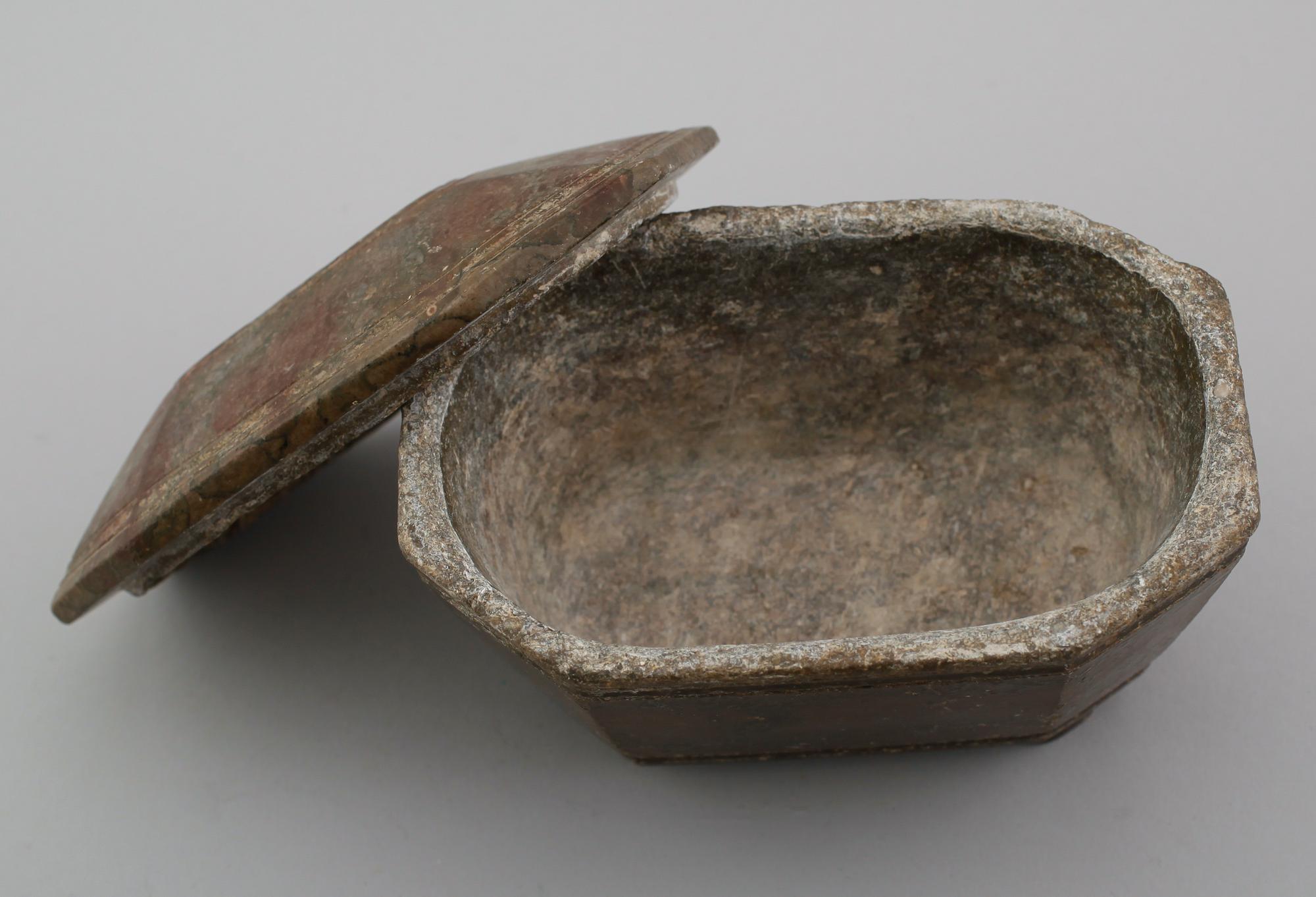 SKRIN, täljsten, 1700-/1800-tal.