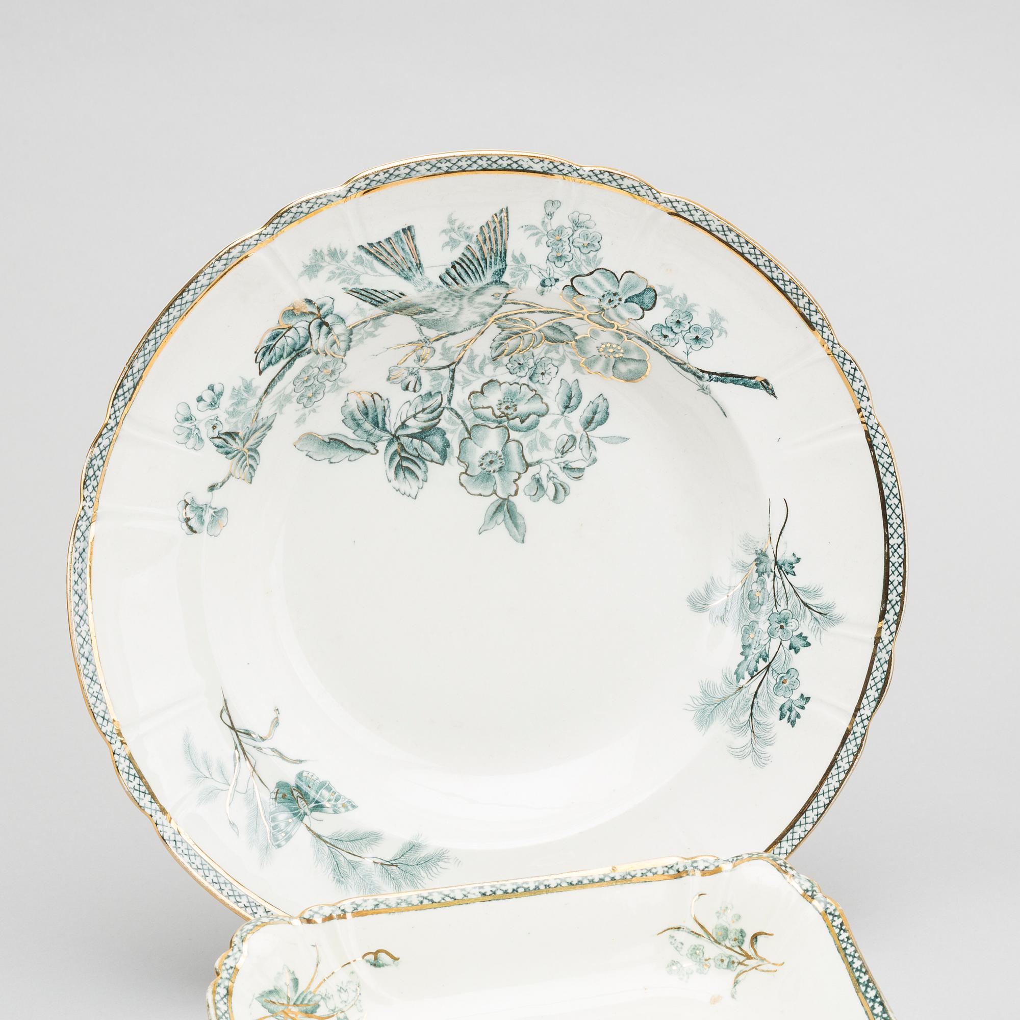 A set of circa 66 pcs porcelain service, "Wexio guld" Gustavsberg.