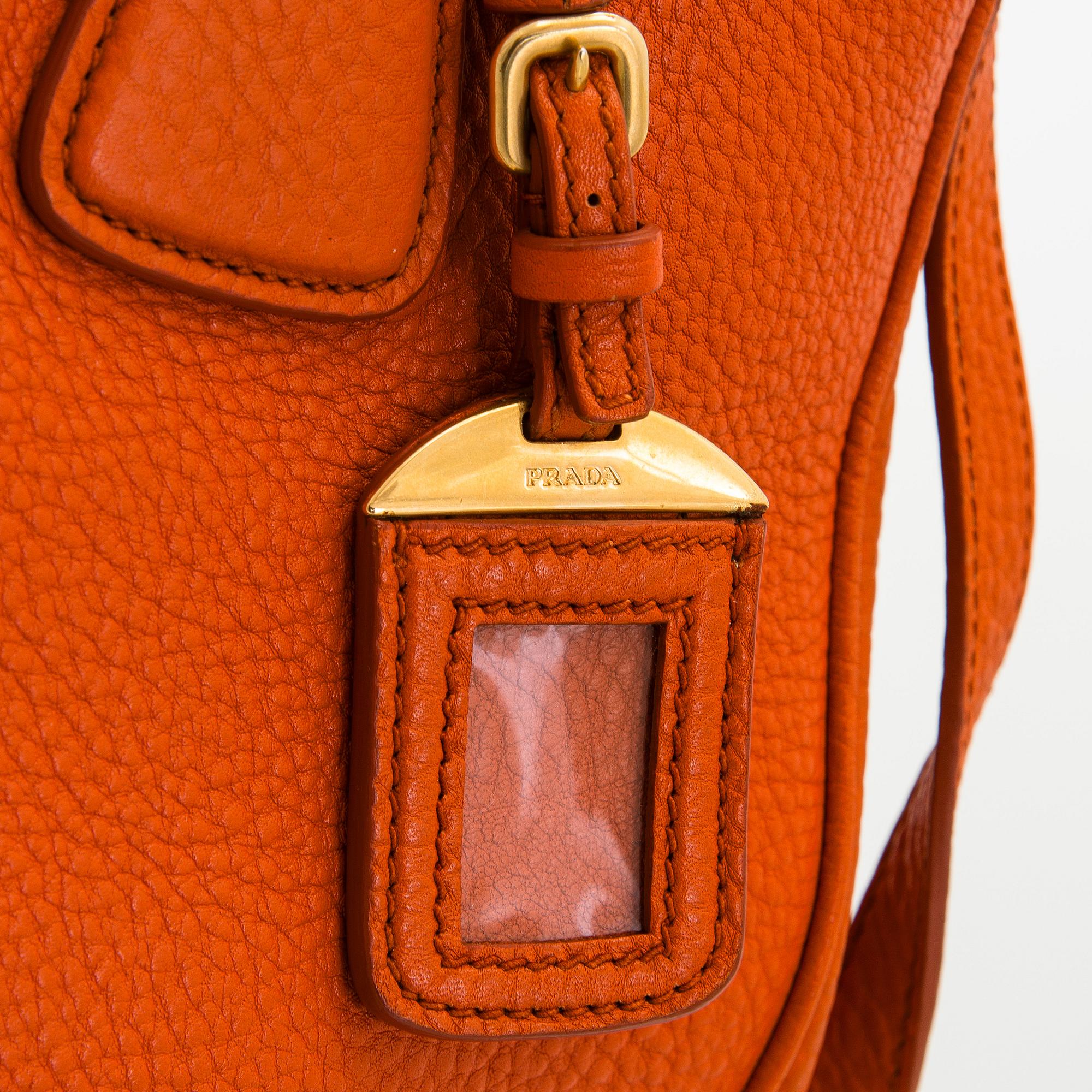 Prada, a 'Vitello Daino Tote' bag.