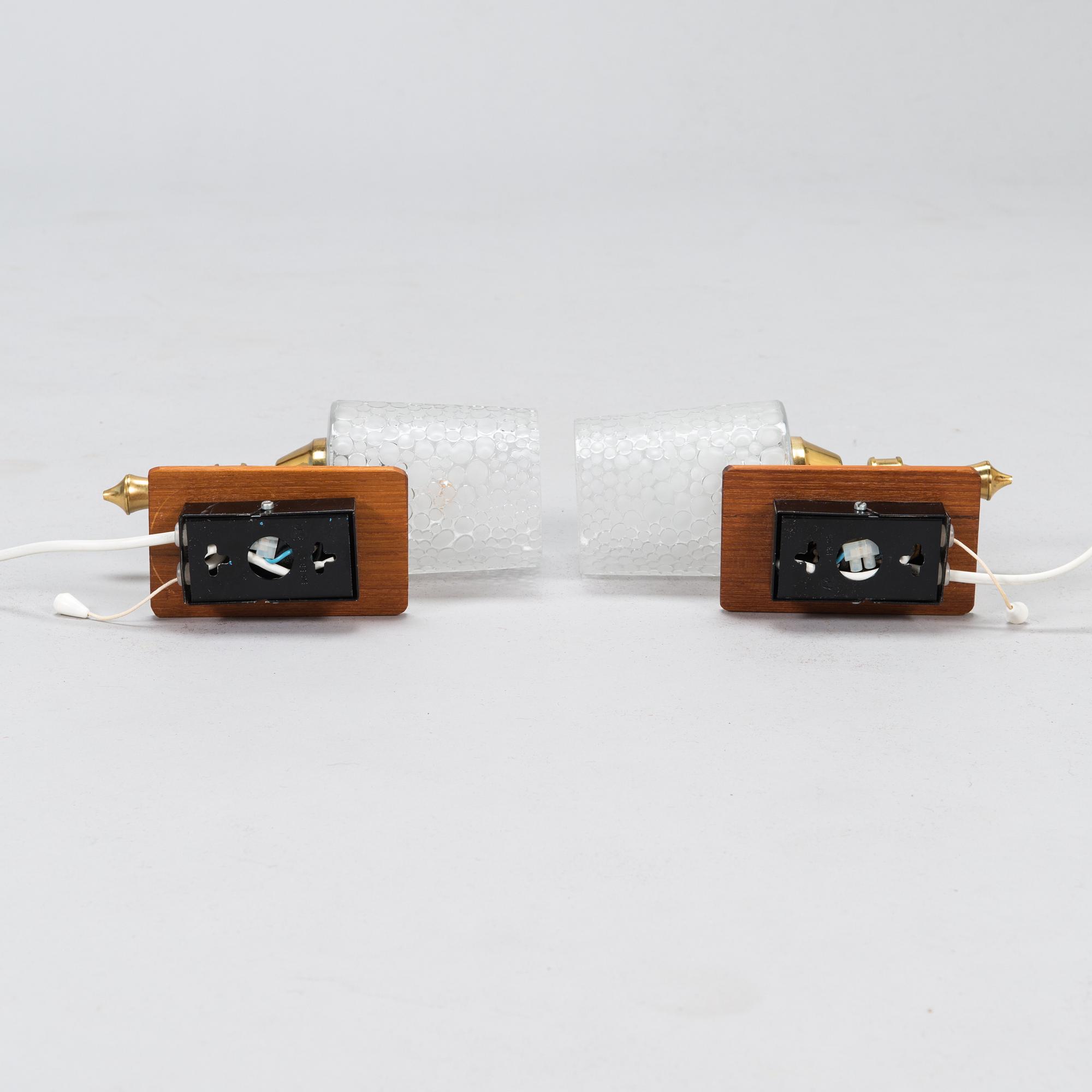 A pair of 1960' '23105' wall lights for Valinte,.
