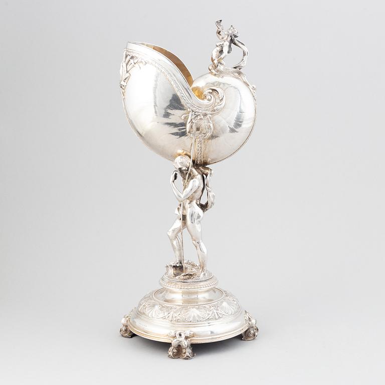 CG Hallberg, Nautiluspokal, silver, Stockholm 1900. Barock-stil.