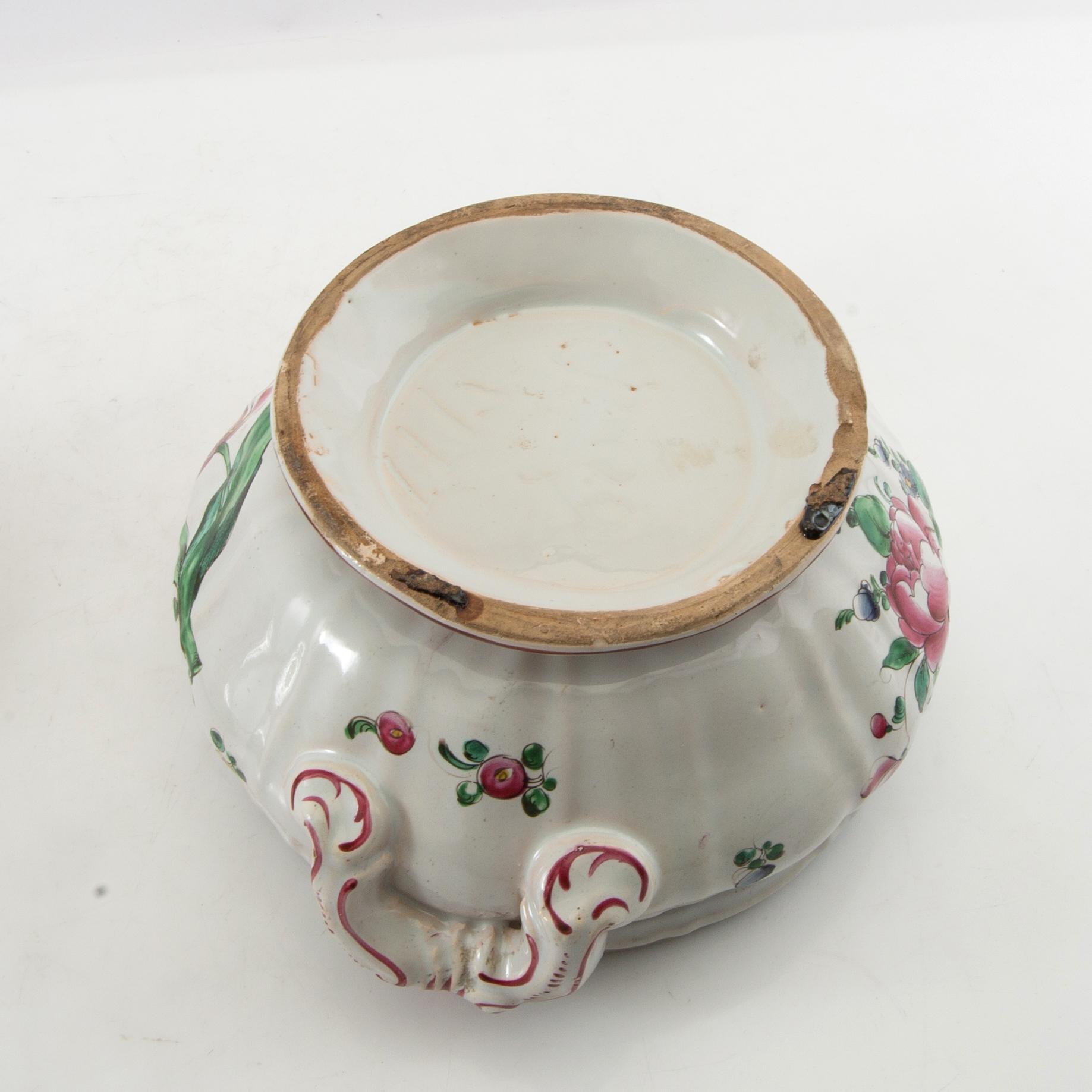 Tureen with lid, probably France, Louis XV style, 20th century, faience.