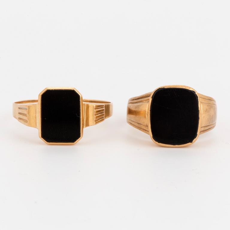 Two 18K gold signet rings set with onyx.