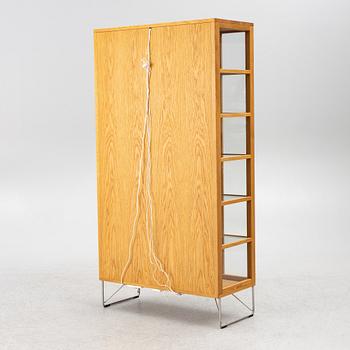 Nissen & Gehl, vitrinskåp, "AK 2780-2782", Naver Collection.