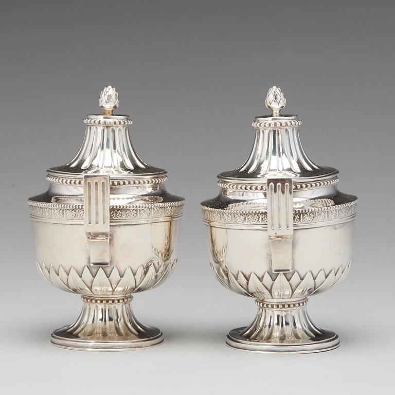 Wilhelm Smedberg, sockerskålar, ett par, silver, Karlstad (verksam 1777-1810). Gustavianska.