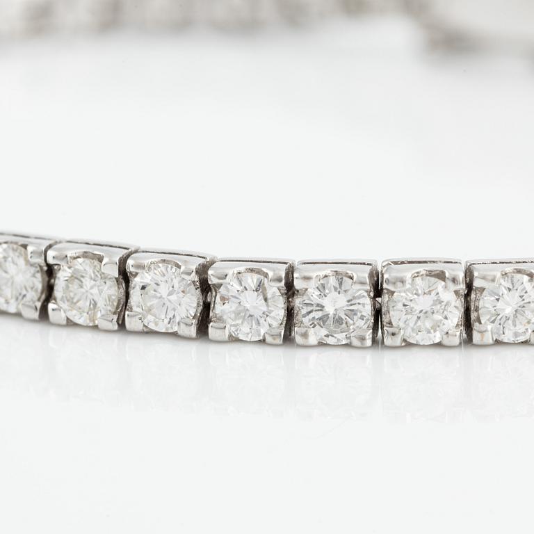 Tennisarmband, vitguld med briljantslipade diamanter, totalt ca 4,80 ct.