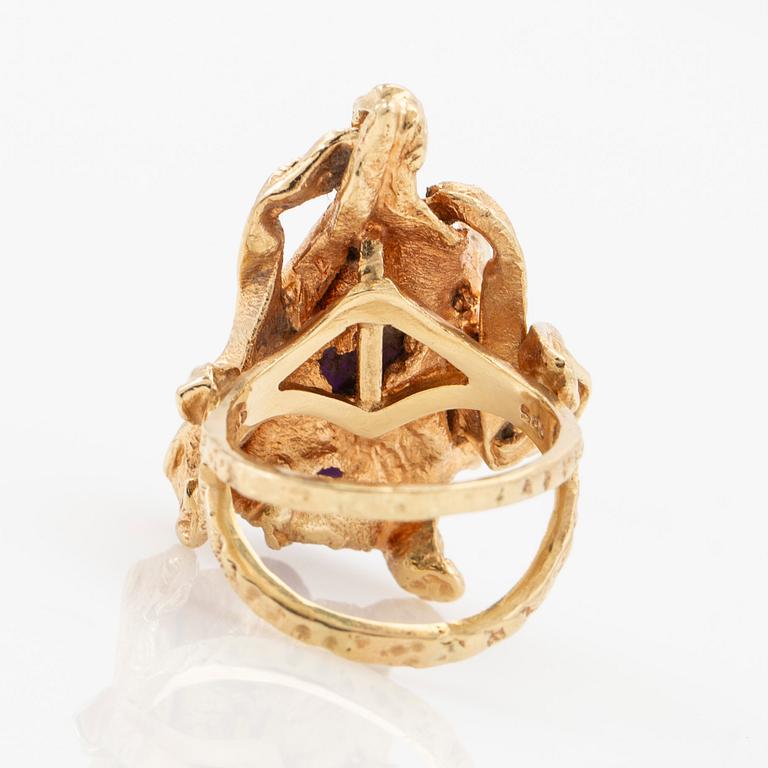 Cocktail ring, 14k gold with amethyst.