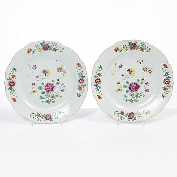 A group of five Chinese export porcelain famille rose plates, Qing dynasty, Qianlong (1736-95).