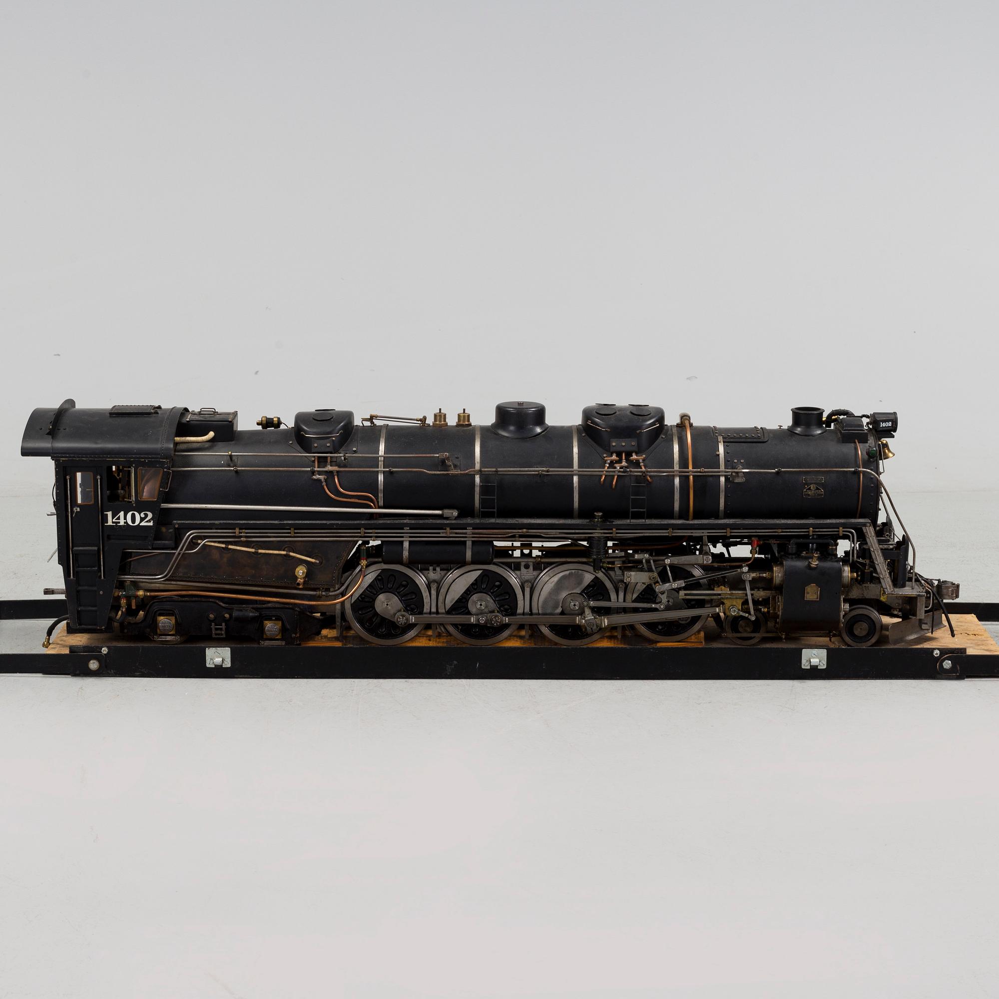 MODELL AV ÅNGLOK, med tender, "4-8-4 Western Maryland 1402", tillverkad av Gunnar Eriksson, spårvidd 3,5 tum.