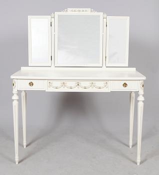 TOALETTBORD OCH PALL, gustaviansk stil, 1900-talets andra hälft.