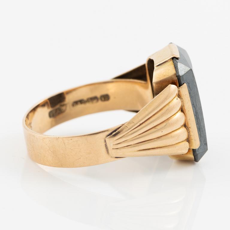 Claw ring, 14K gold with hematite.