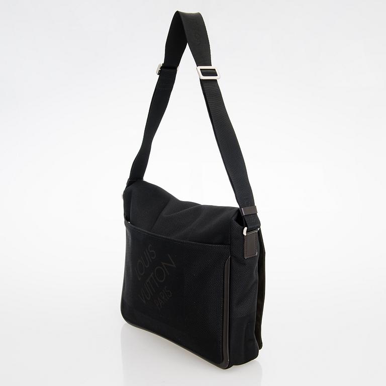 Louis Vuitton, "Damier Geant Messenger" bag.