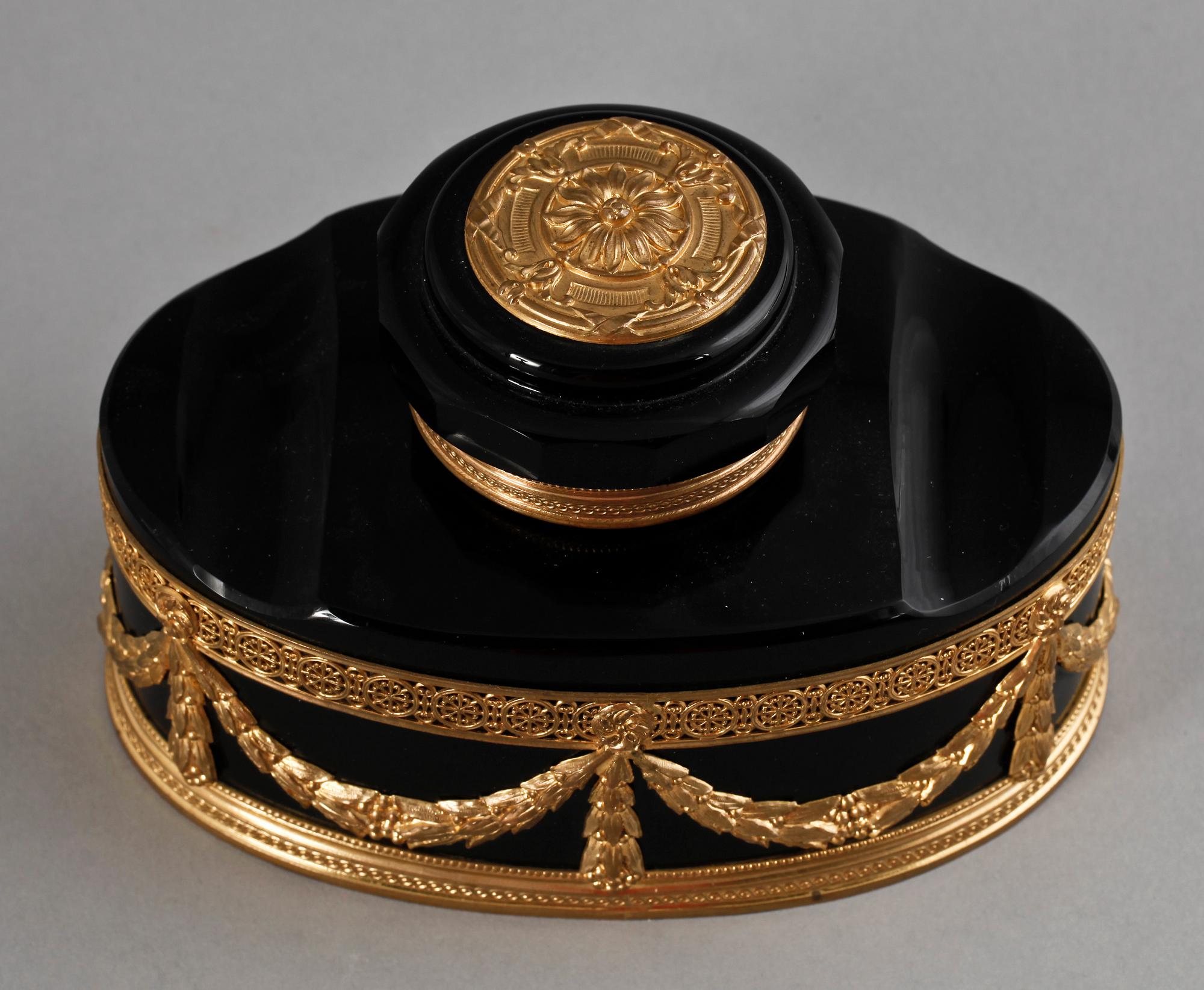 BLÄCKSTÄLL, glas och mässing, Louis XVI-stil. 1900-tal.