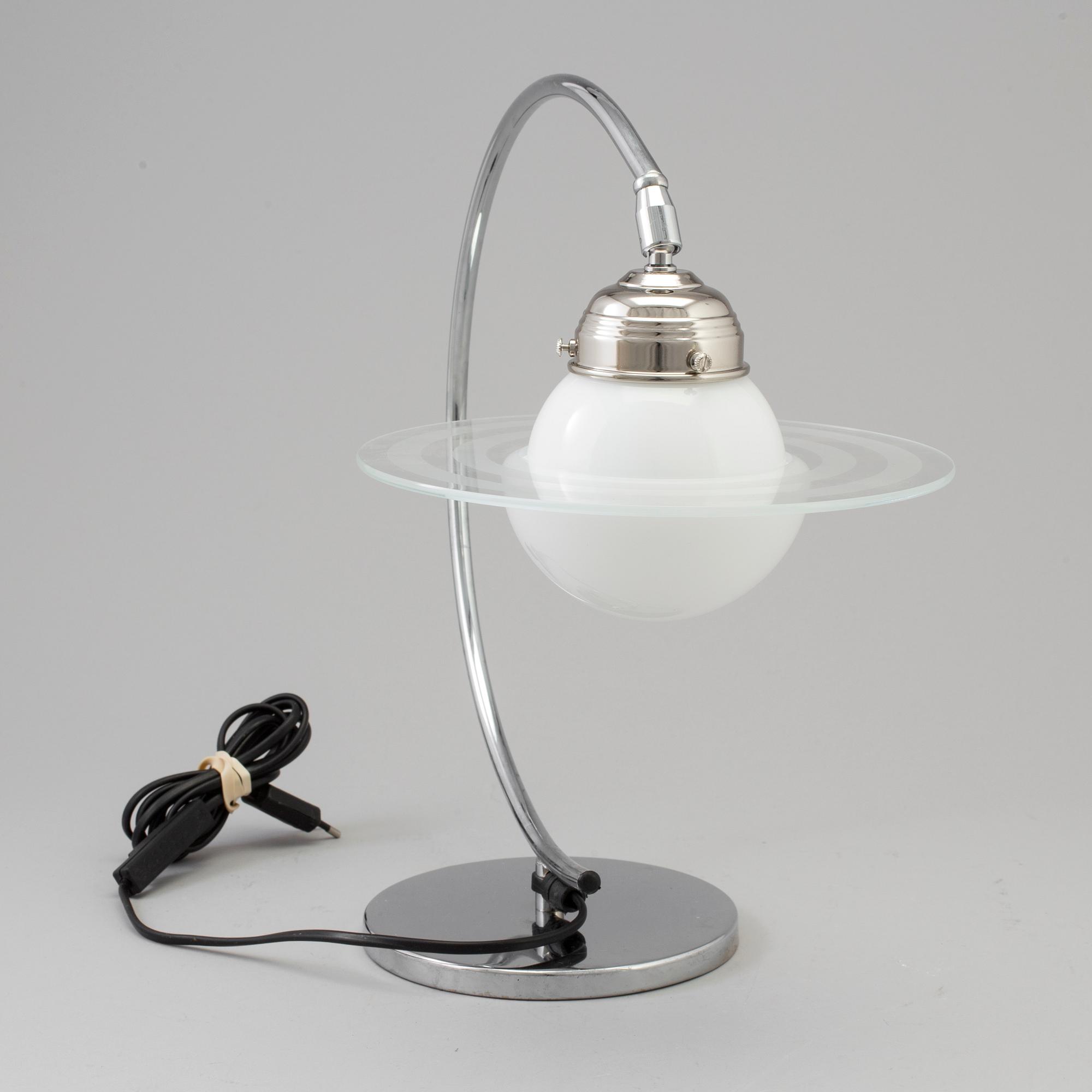 BORDSLAMPA, Saturnus-modell 1900-talets andra hälft.