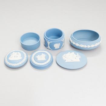 WEDGWOOD, Jasperware, 30 delar, England 1900-talets andra hälft.