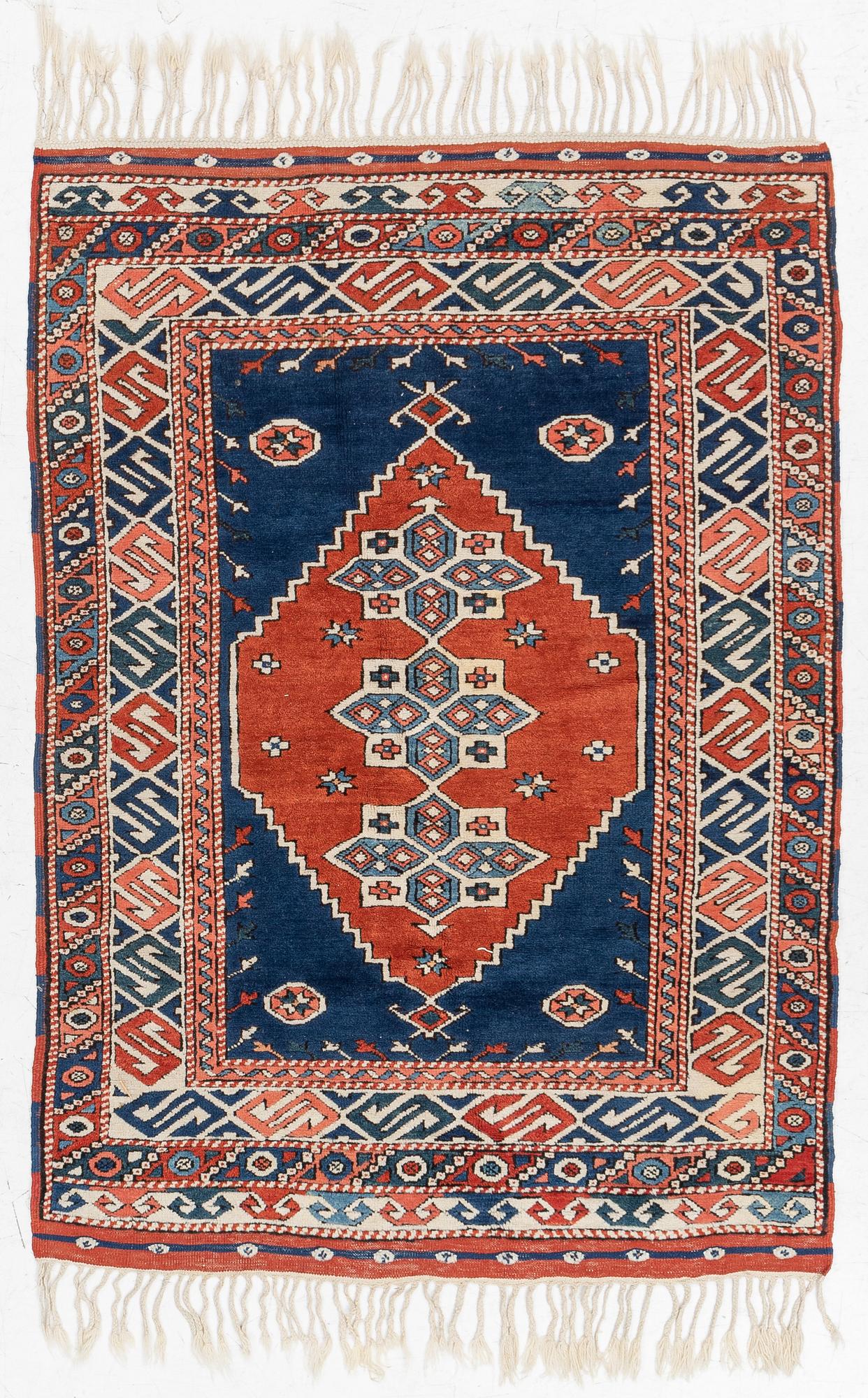 A semi-antique Turkish rug, 175 x 123 cm.