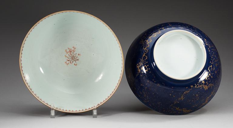 BÅLSKÅLAR, ett par, kompaniporslin. Qing dynastin, Qianlong (1726-95).