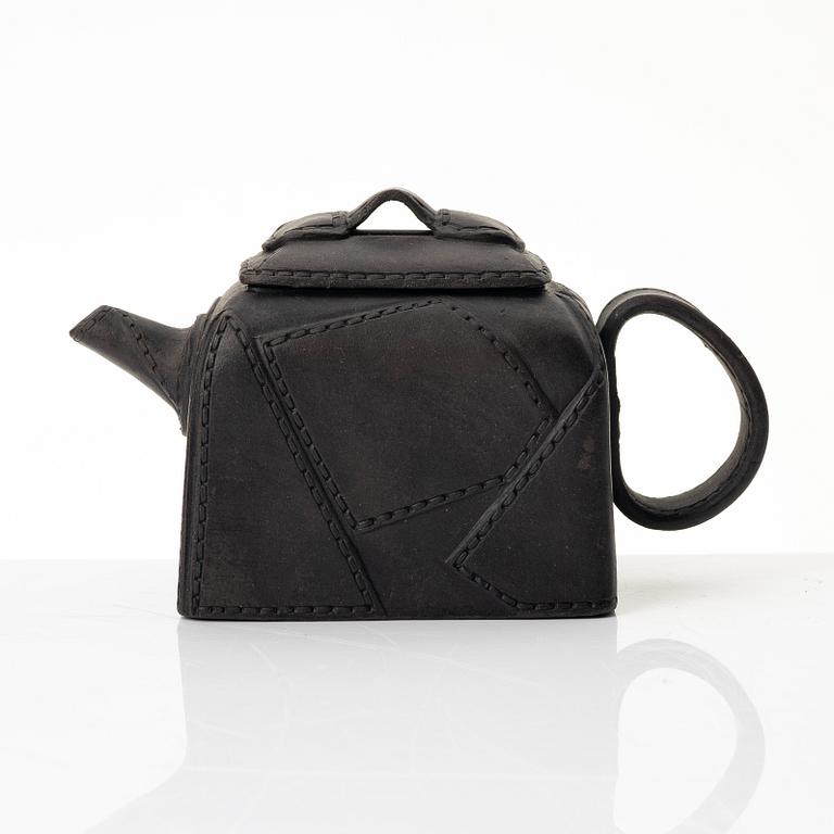 Zhou Guizhen, A Chinese 'leather bag' teapot, yixing, 1980s.