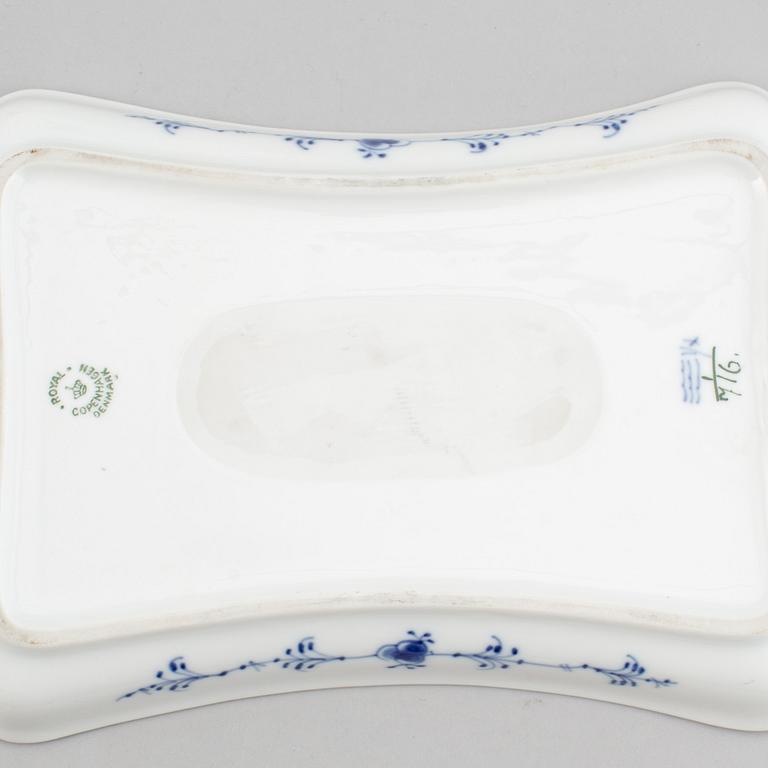 ROYAL COPENHAGEN, a part 'Musselmalet' service, Denmark (33 pieces).