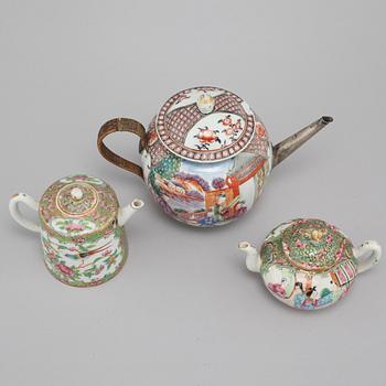 Three 18/19th century Chinese porcelain tea pots.