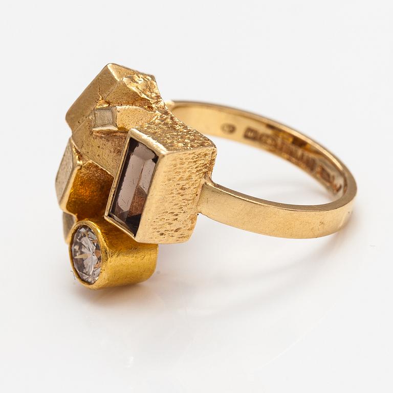 Björn Weckström, Sormus "Vyöry", 18K kultaa, savikvartsi ja timantti n. 0.50 ct. Lapponia.
