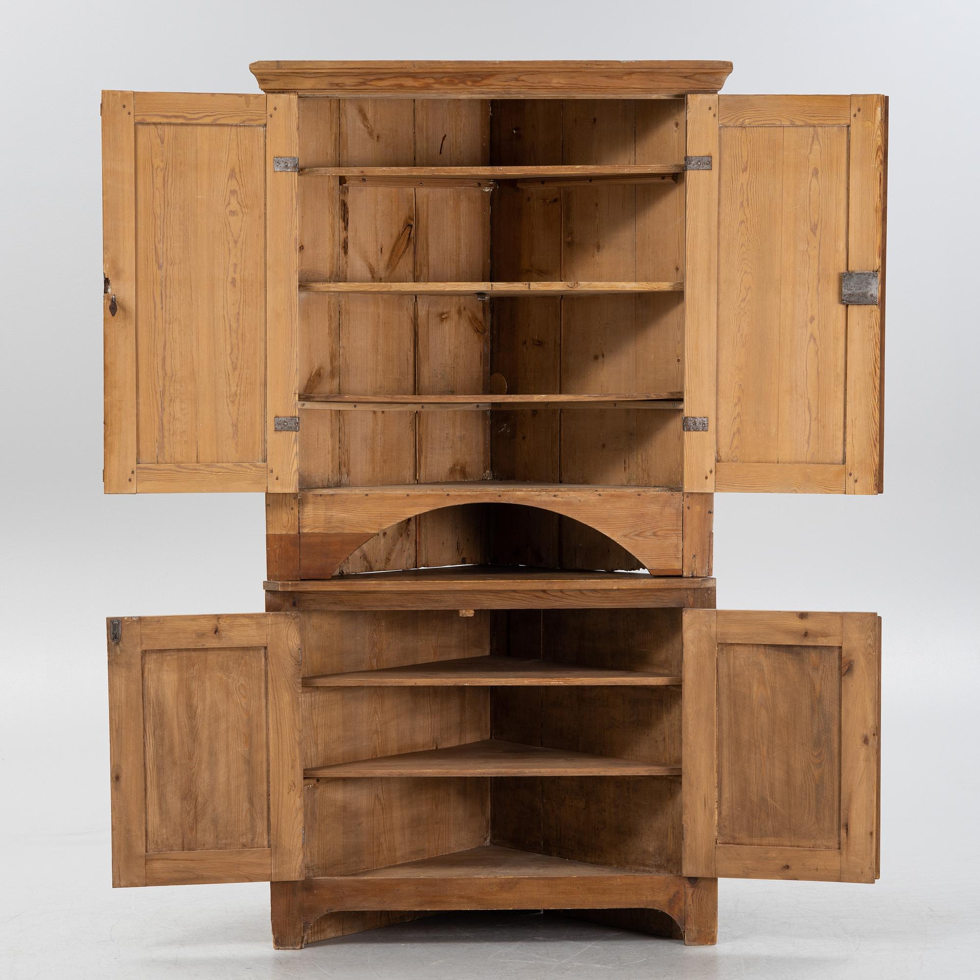 A pinewood cabinet, 18th/19th Century.