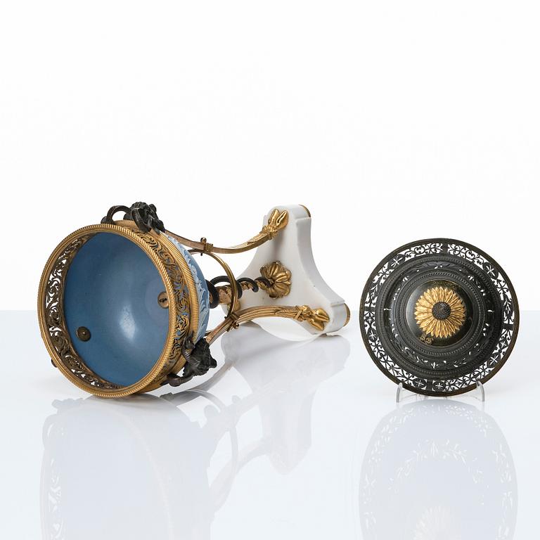Potpourriurnor med lock, ett par, 1800-tal.