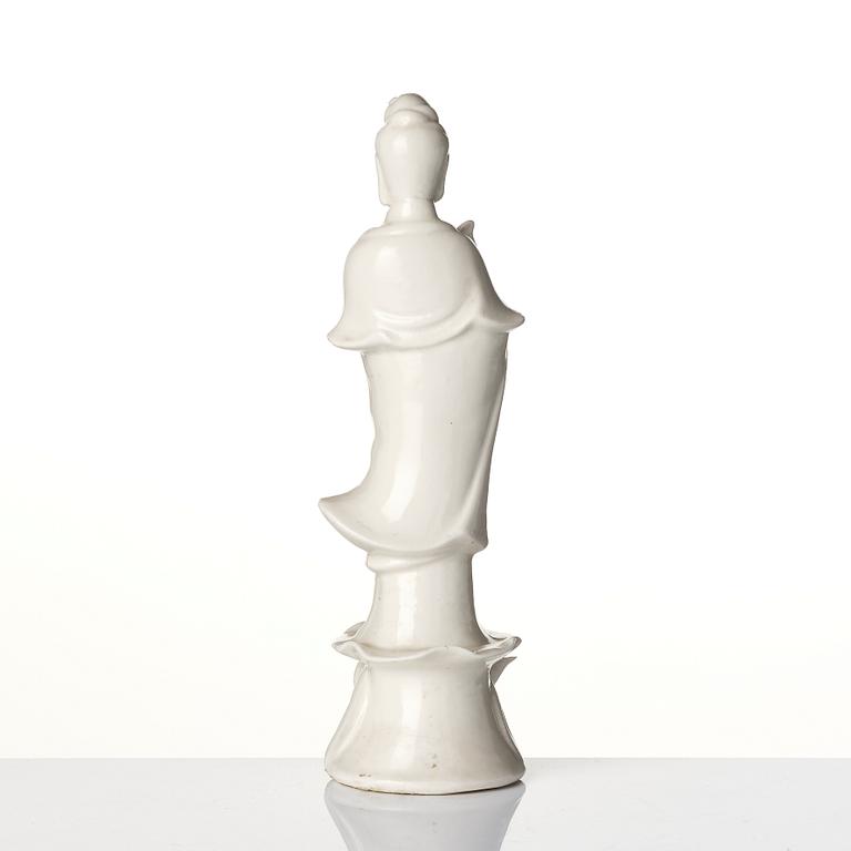 A blanc de Chine figure of a Guanyin, late Qing dynasty, 19th century.