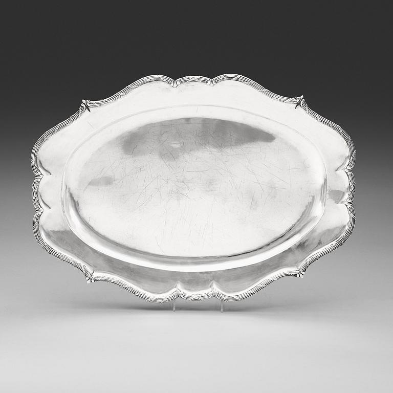 A Swedish 18th century silver serving-dish, marks of Pehr Zethelius, Stockholm 1775.