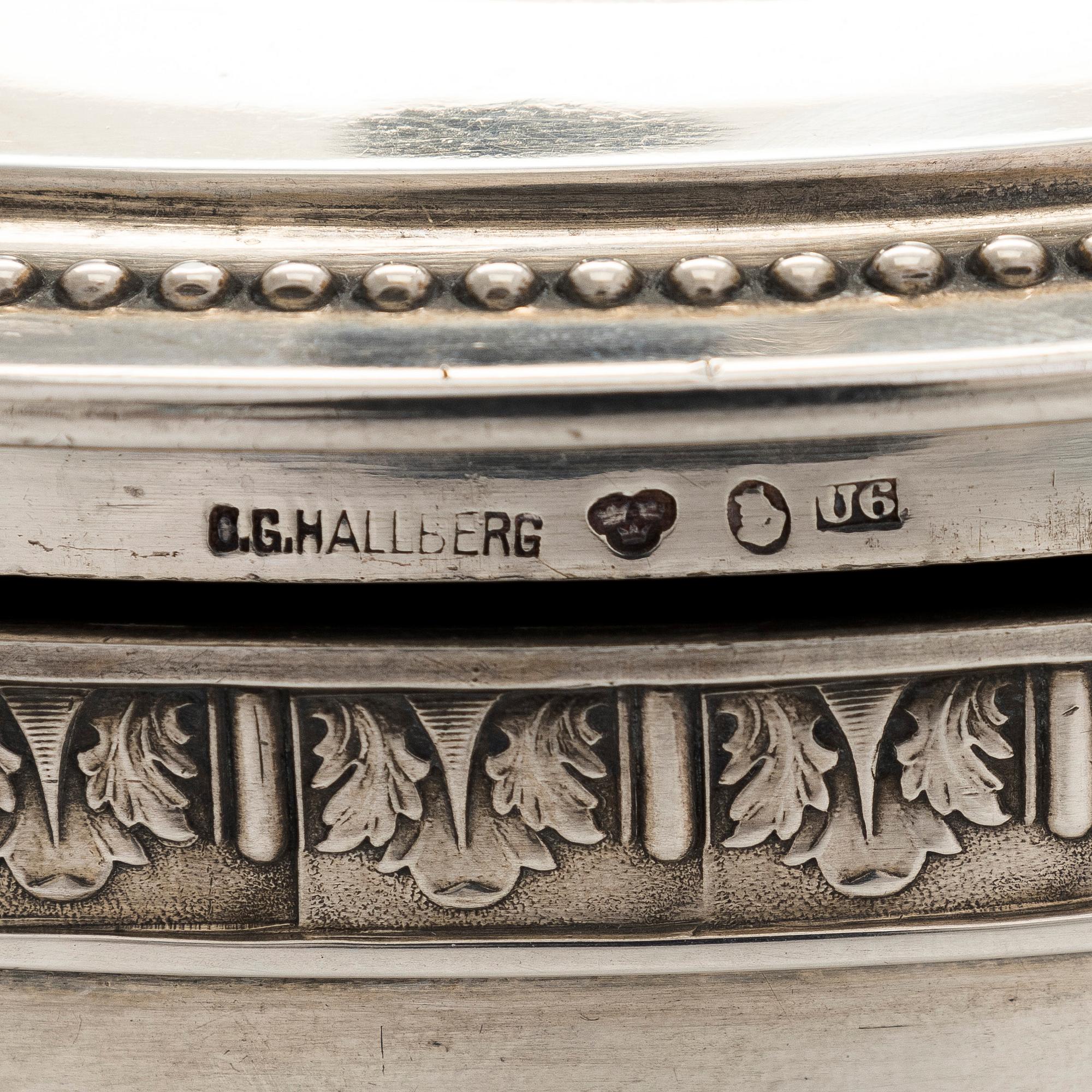 A silver sugar box, C G Hallberg, Stockholm 1898.