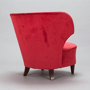 A mid- 20th-century armchair.