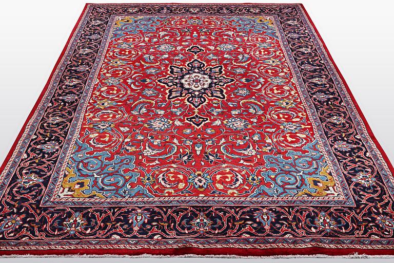 A carpet, Mahal, ca 337 x 207 cm.