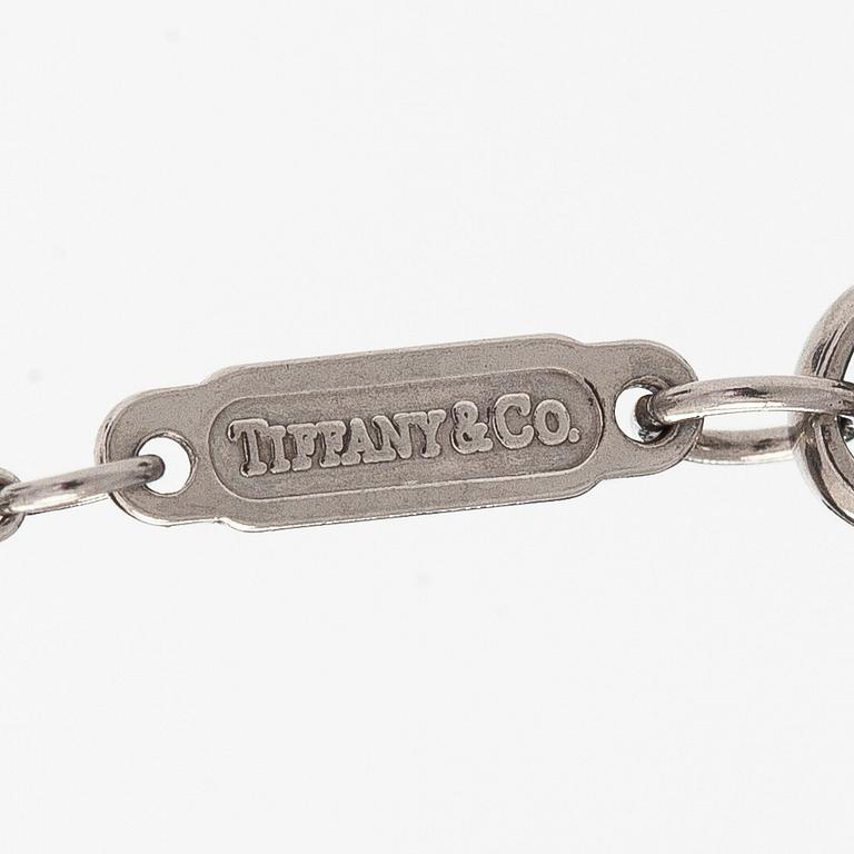 Tiffany & Co, kaulakoru, platinaa, sydämenmuotoinen riipus jossa briljanttihiottuja timantteja.