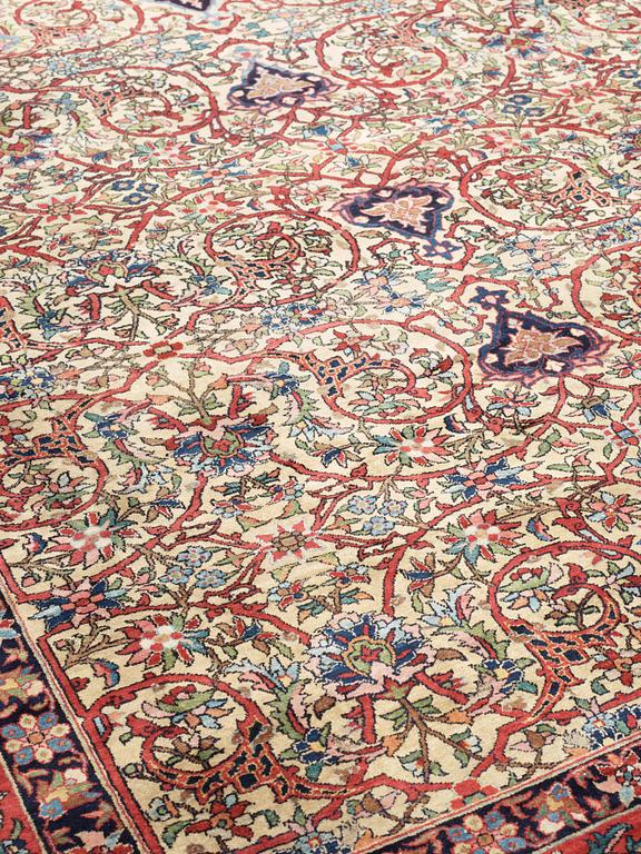 SEMIANTIK BACHTIARI. 382,5 x 319 cm.