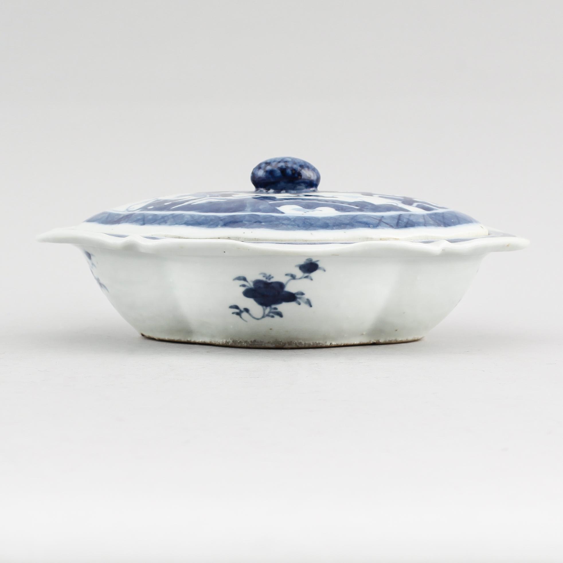 TERRIN, porslin, Kina, omkring år 1800.