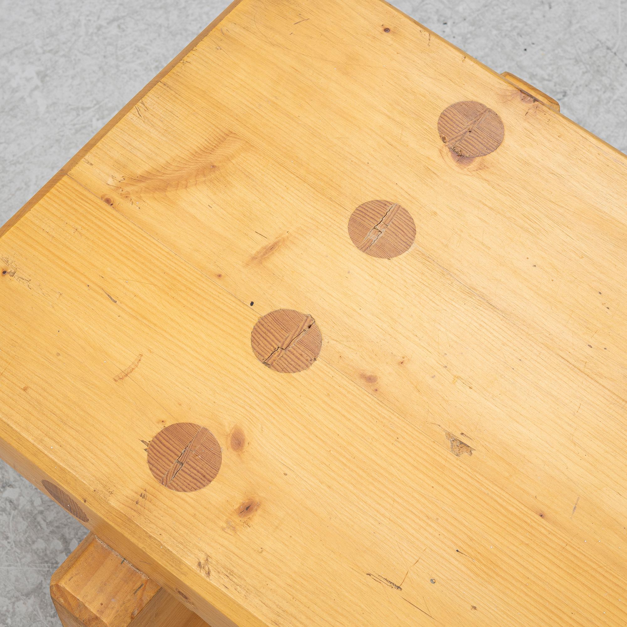 Bench. Late 20th century.