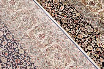 A carpet, Oriental silk, ca 297 x 202 cm.