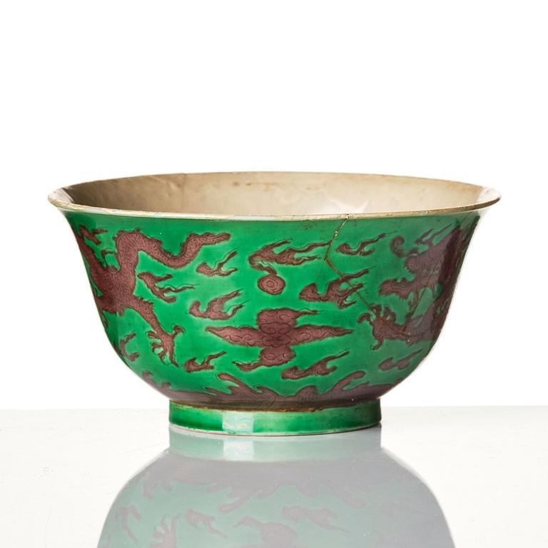 A five clawed dragon bowl, Qing dynasty with Kangxi six character mark.