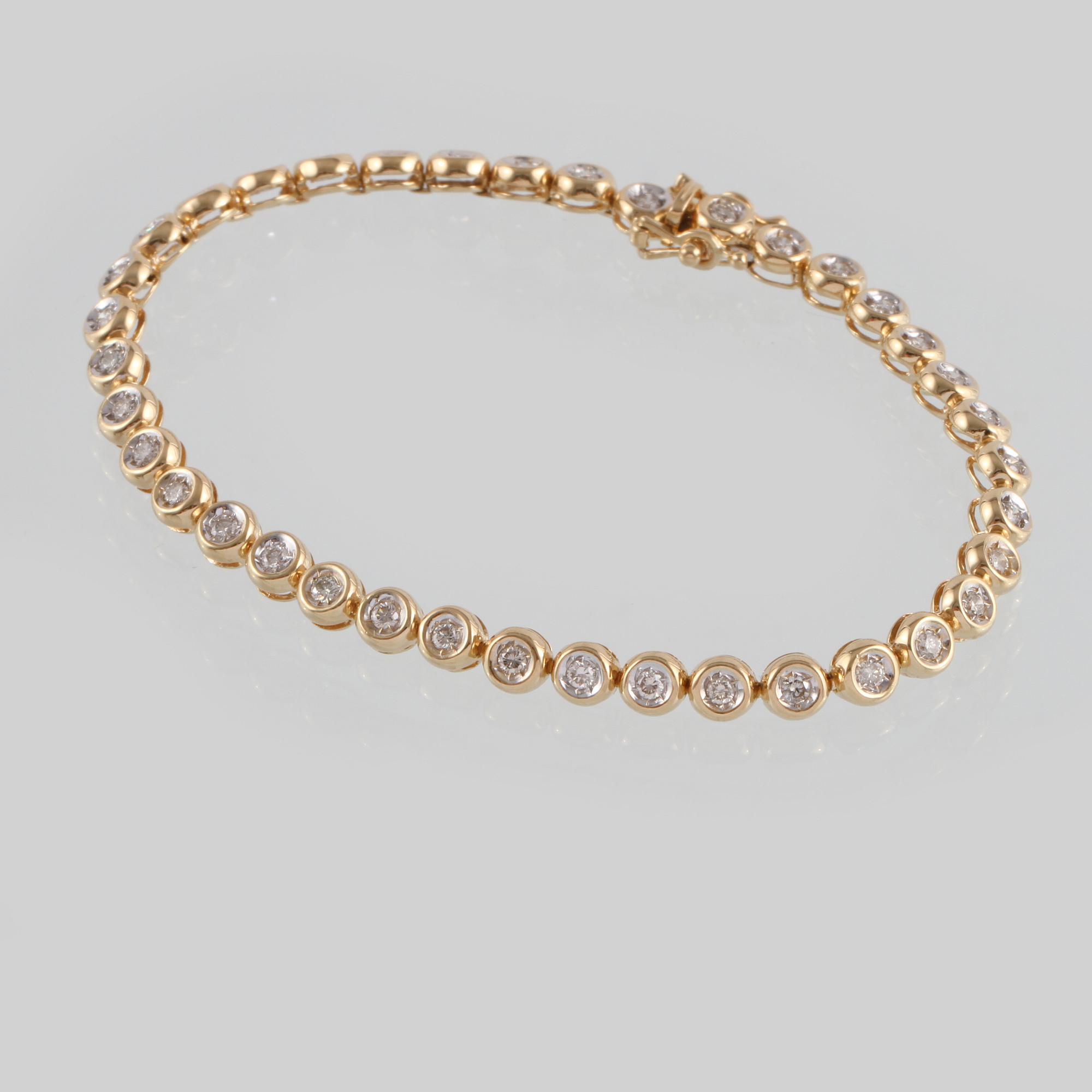 ARMBAND, 18K guld med briljantslipade diamanter ca 2.00 ct. Vikt 11,3 gram.
