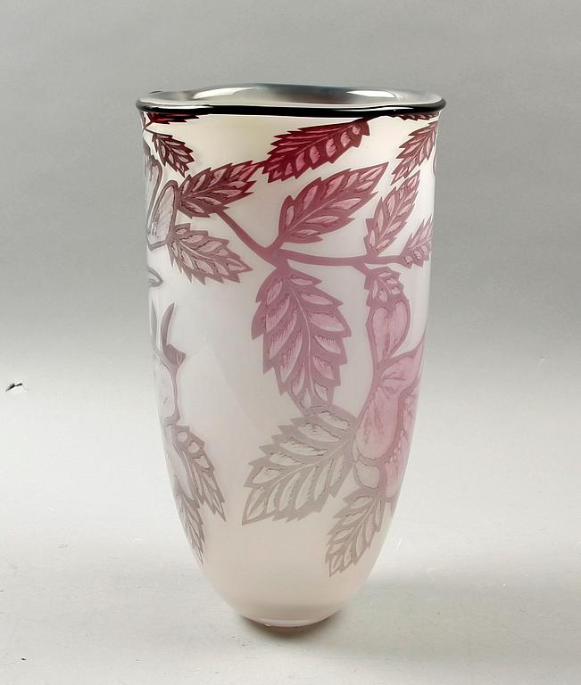 VAS, glas, graal, Eva Englund, Orrefors, sign 985130  EA 1-88.