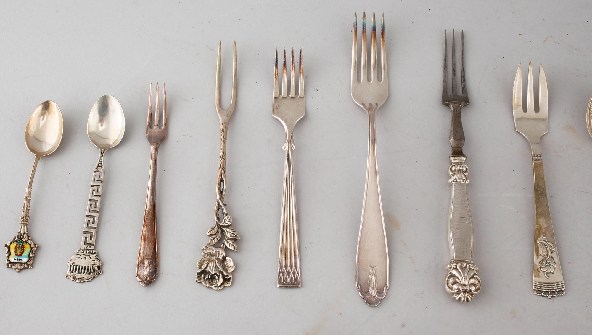 A collection of silver of 57 pcs, i.a souvenir spoons, 20th century. Total weight 1073 g.