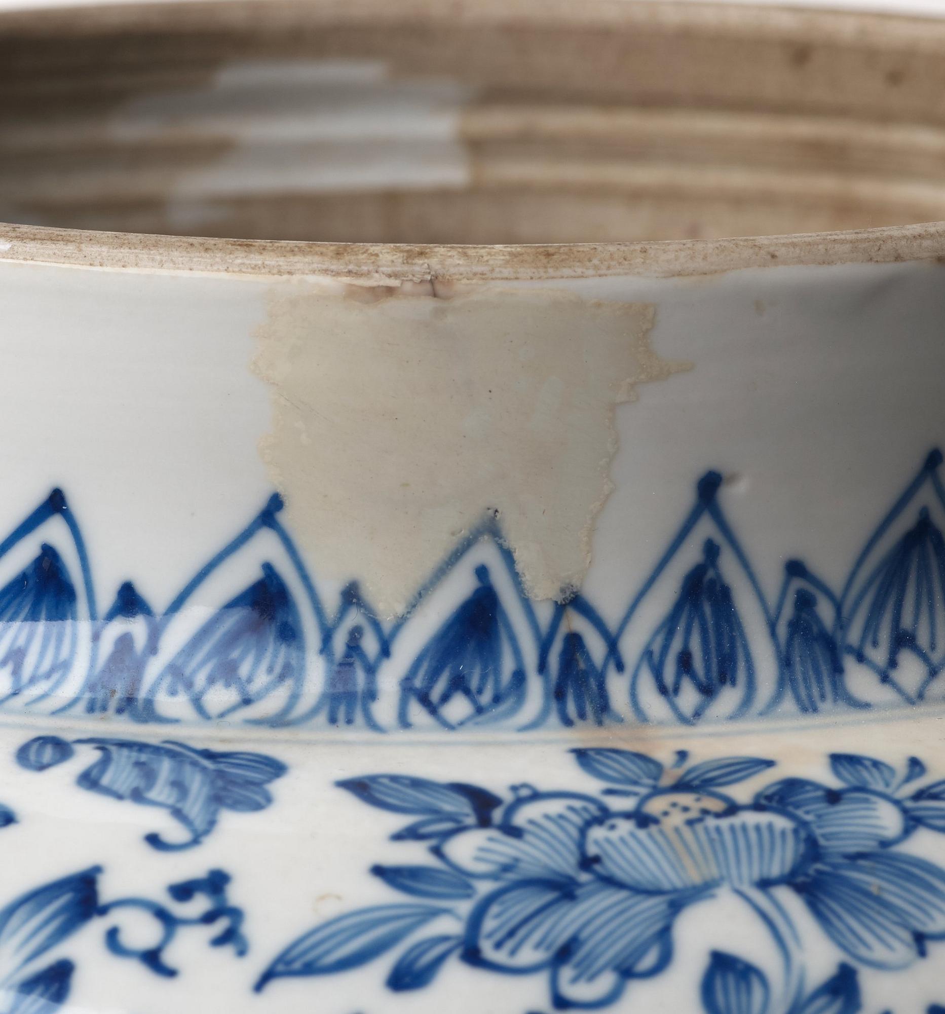 URNA, porslin. Qingdynastin, Kangxi (1662-1722).