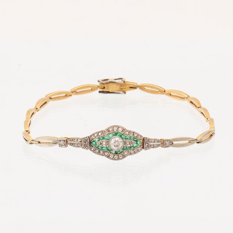 Armband 18K vitt och rött guld med smaragder  samt gammalslipade och rosenslipade diamanter.