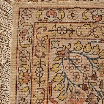 MATTO, a semi-antique Tabriz, ca 593,5 x 398,5 cm.