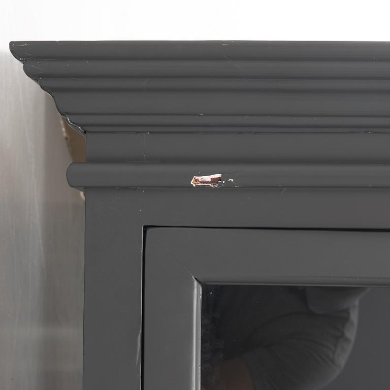 Vitrinskåp, 1900-talets senare del.