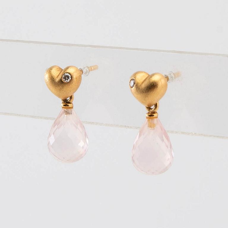 Ole Lynggaard, earrings, a pair, 18K gold with brilliant-cut diamonds and faceted rose-coloured stones.